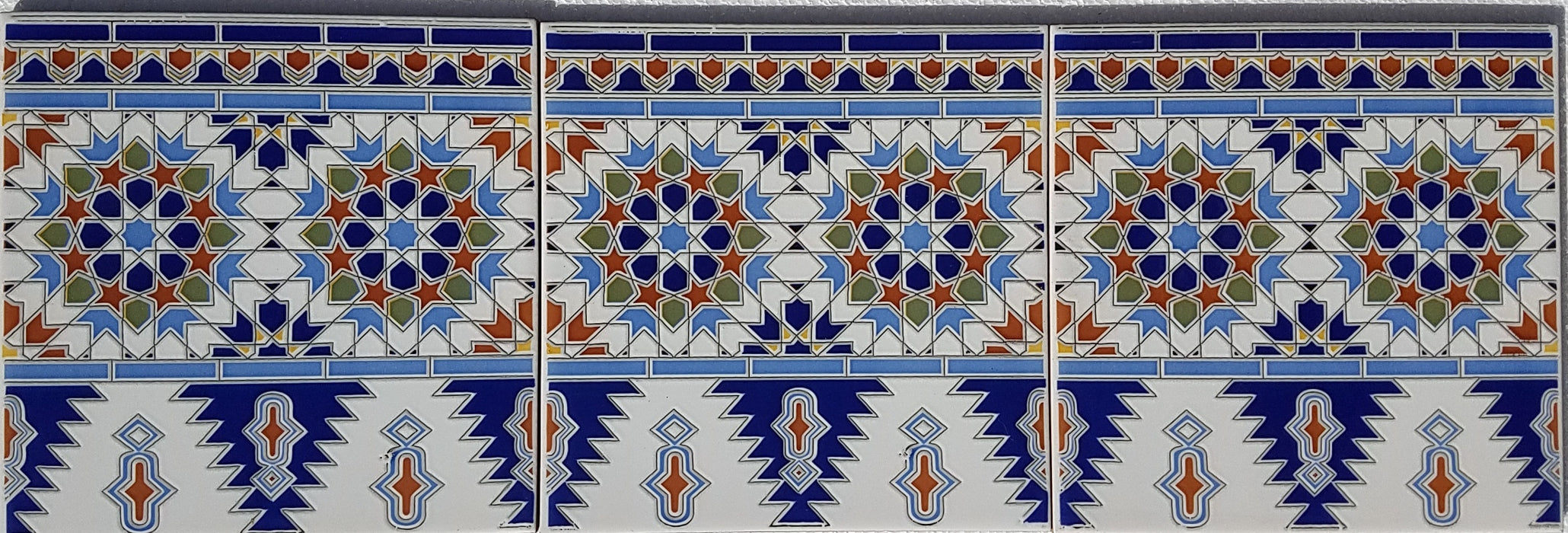 Moroccan border tile