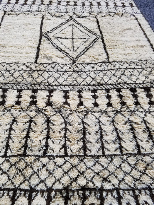 9ft9 by 6ft6 vintage beni Ourain carpet