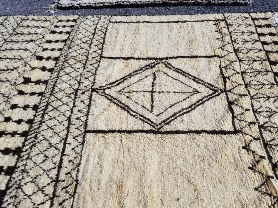 9ft9 by 6ft6 vintage beni Ourain carpet