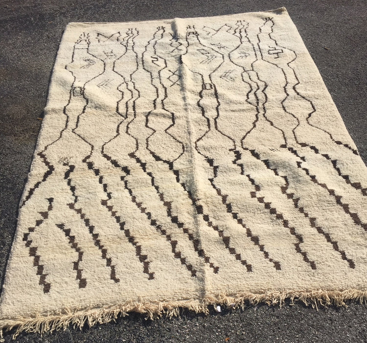 9ft9 by 6ft6 vintage berber carpet